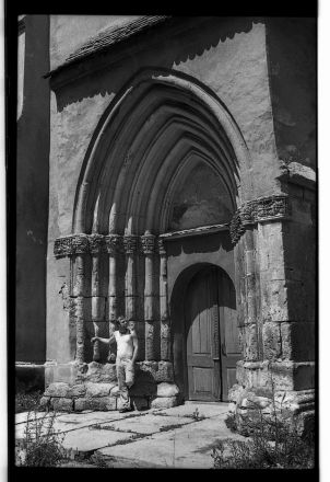 Portalen till kyrkan i Bogeschdorf är ett fint exempel på den högstående gotiska stenskulpturen i Siebenbürgen.