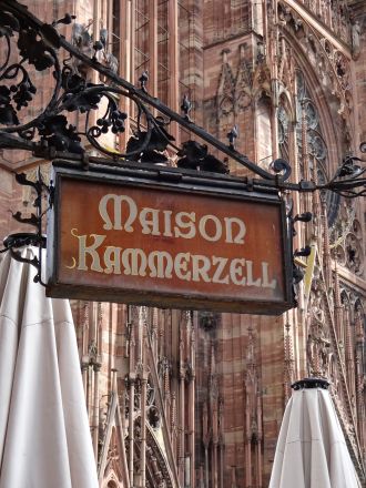 I bakgrunden katedralen.