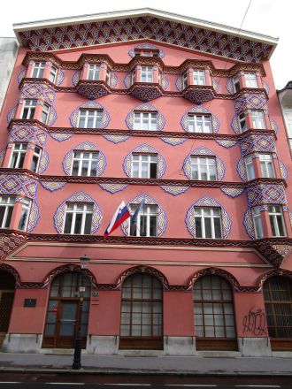 Slovensk nationell arkitektur på Miklošičeva.