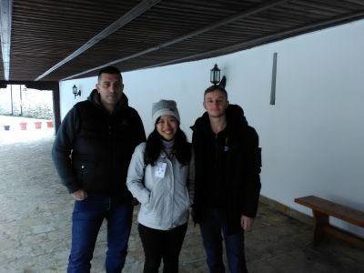 Chauffören, Peiyu och killen som arbetade i klosterbutiken i Visoki Dečani. Chauffören, Peiyu och killen som arbetade i klosterbutiken i Visoki Dečani.