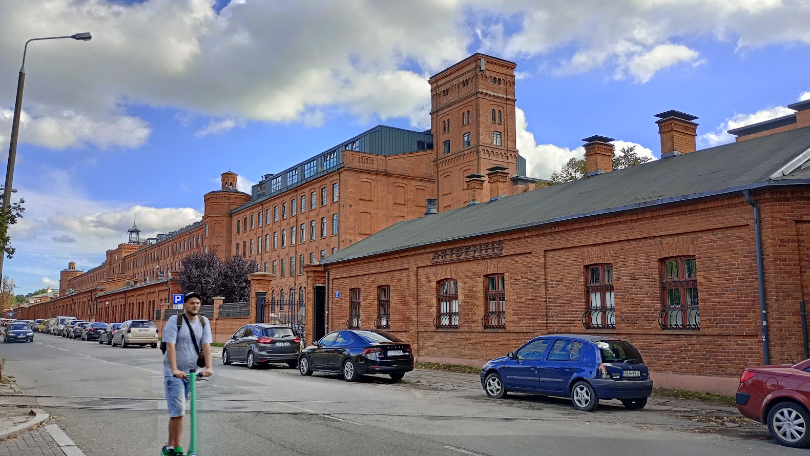 Fabriksbyggnader...