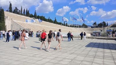 Stadens panatenska stadion (Panathinaikostadion). Här hölls de första olympiska spelen 1896.