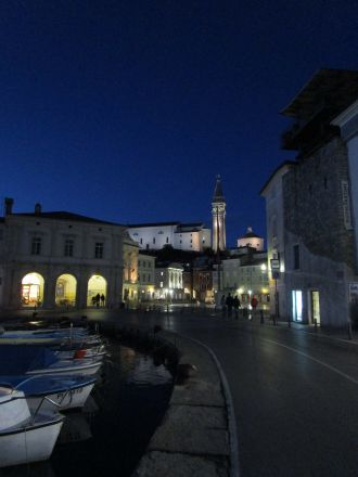 Strax söder om Tartini-torget.