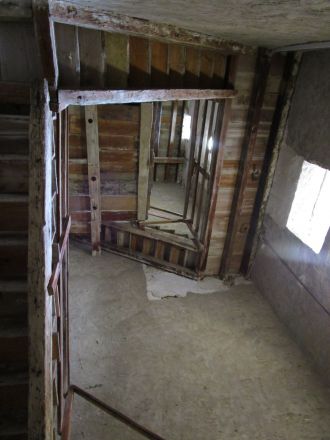 Insidan av kampanilen fotograferad nerifrån.