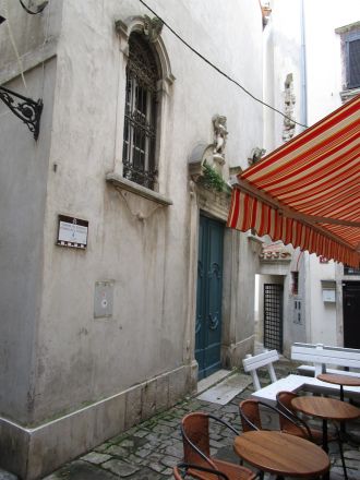 Sankt Stefans kyrka intill Judiska torget.