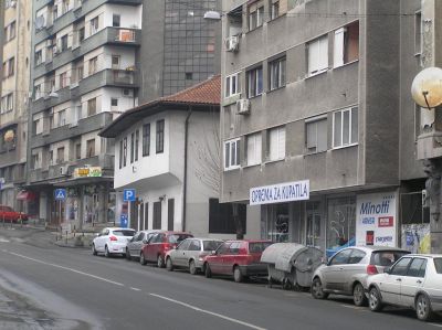 Ett ensamt traditionellt hus. Bombningarna under andra världskriget bidrog till att förändra stadens ansikte.