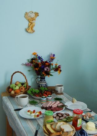 "En gäst i huset, Gud i huset."