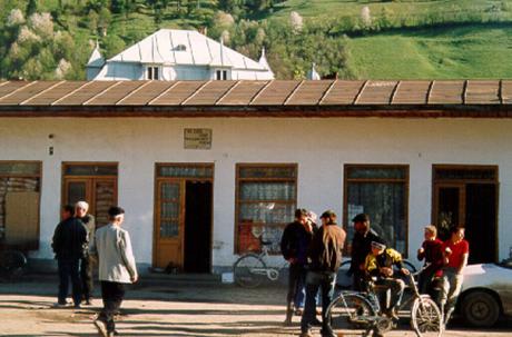 Poienile de sub Munte.